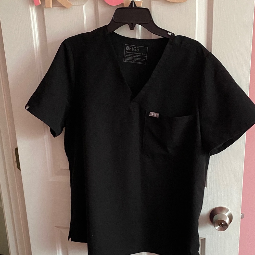 Figs Men's Black V-Neck Short Sleeve Scrub Top